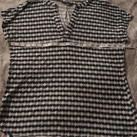 Pretty Black and White Pattern - Picture 3 of 4